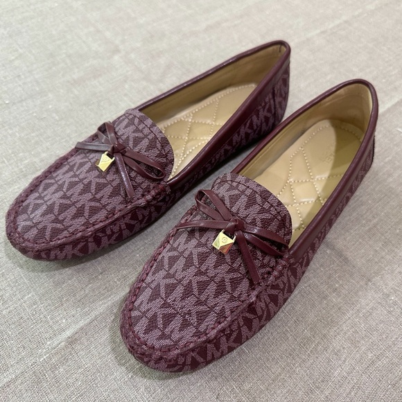 Michael Kors Juliette Moccasin Red MK Logo All Over Slip On Shoes Sz 6.5 - Picture 1 of 8